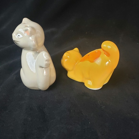 Figural Cat Salt and Pepper Shakers Gray Cat Yellow Striped Cat - Picture 8 of 10